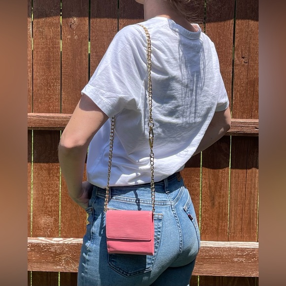 LOUIS VUITTON EPI ELISE COMPACT - Picture 3 of 11